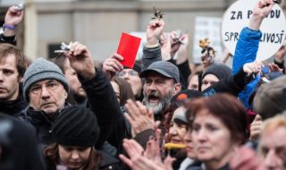 Хиляди протестираха срещу правителството в Словакия заради растящите цени