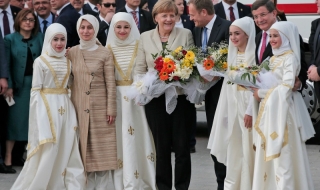 Меркел посети „грешния“ турски бежански лагер