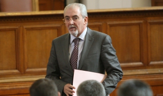 Местан: Не трябва да се допуска преосмислянето на края на 42-то НС