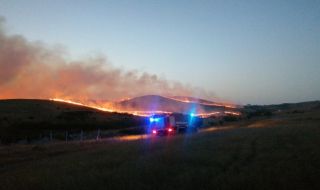 Овладяха голям пожар край бургаското село Изворище