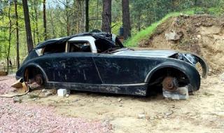 Откриха загадъчен автомобил в гора край Киев