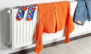 Сушенето на дрехи върху радиатор увеличава сметките