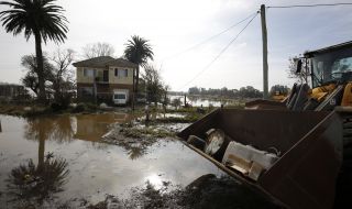Наводнения евакуираха стотици в Нова Зеландия 