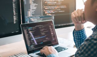 100 хиляди IT-специалисти са напуснали Русия от началото на 2022 г.