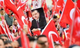 Ердоган владее изкуството да впечатлява тълпите