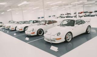 Гаражът с 68 бели Porsche-та
