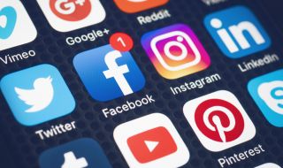"Facebook" и "Instagram" масово съкращават служители