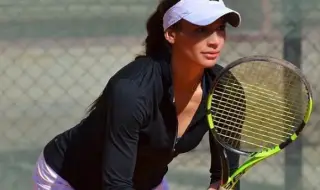 Ани Вангелова се класира за четвъртфиналите на двойки в Тунис