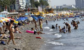 Турците в туризма настояват за испански заплати
