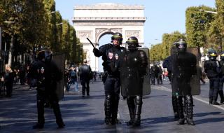 Десетки задържани в Париж