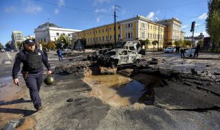 Десетки загинали и ранени в Украйна. Европа нарече атаките "военно престъпление".