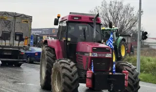 Гръцките фермери намалиха часовете на блокадите, но не се оттеглят