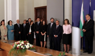 Част от служебните министри все още са в състояние на "несъвместимост"