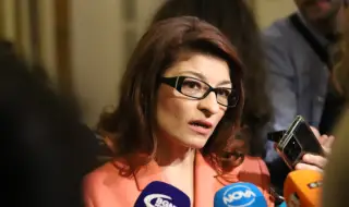 Десислава Атанасова подава оставка като народен представител