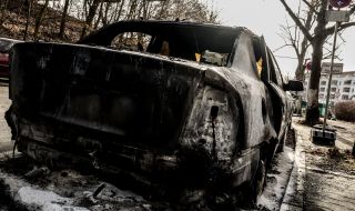 Подпалиха автомобил на македонско консулство