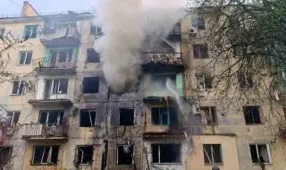 Руснаците атакуваха многоетажна сграда в Павлоград, ранените са дванадесет