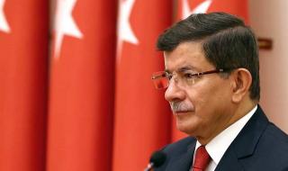 Давутоглу: Управляващите в Анкара са болни