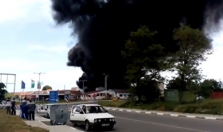 Пожар изпепели цех за пластмаса в Средец (Видео)