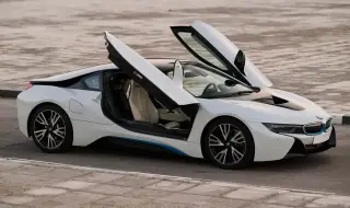 Продава се BMW i8 принадлежало на Марадона
