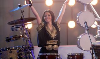 След като остави Стунджи, Елица пак заби младок (СНИМКИ)