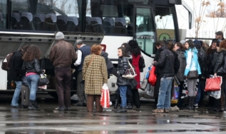 Допълнителни автобуси и места в БДЖ за празниците
