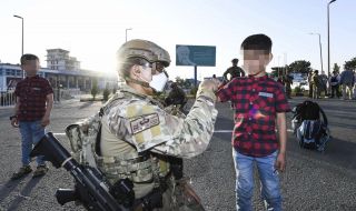 Франция ще спре евакуациите от Афганистан