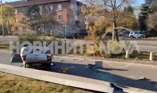 Кола излетя от „Цариградско шосе“, преобърна се по таван (ВИДЕО)