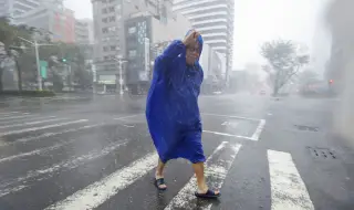 Typhoon Kraton hits southern Taiwan 