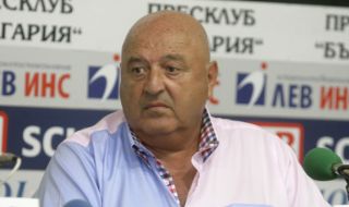 Венци Стефанов: В трудна икономическа обстановка продаваме играчи в чужбина