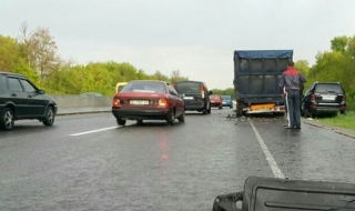 Българин прегази колоездачи на магистрала в Украйна