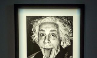 Каква е историята зад емблематичната снимка на Алберт Айнщайн?