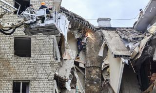 Двама цивилни загинаха при удар на украинските въоръжени сили по жилищна сграда в Херсон