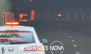 Кола се запали в тунел „Траянови врата”, движението е блокирано