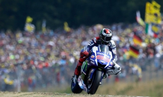 Хорхе Лоренсо с Yamaha триумфира в Чехия