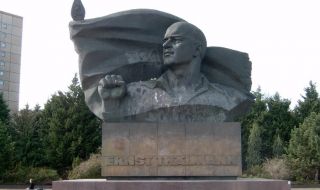 ХДС: Паметникът на Ернст Телман в Берлин да бъде претопен