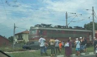 Влак премаза кола в пловдивско село