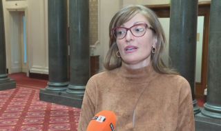 Екатерина Захариева: БСП, а не Кирил Петков управлява