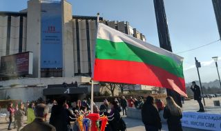 Протест в София срещу зеления сертификат за ученици