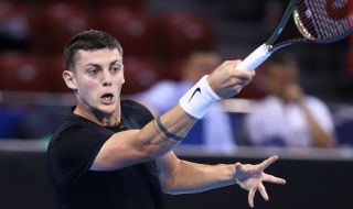 Александър Лазаров стартира с победа за ЧРД на турнира по тенис в Роан