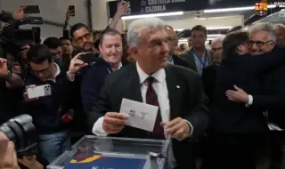 Жоан Лапорта гласува за президент на Барселона, не допуснаха Тер Стеген