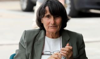 Писателката Здравка Евтимова получи престижна награда от Румъния
