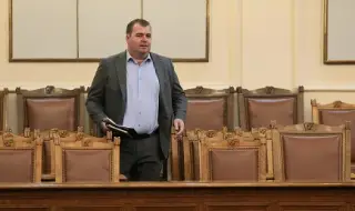Явор Гечев: ГЕРБ и ДПС се държат уплашено и смирено