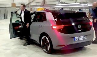 Илон Мъск пробва Volkswagen ID.3 и го похвали (ВИДЕО)