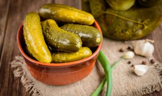 Кисели краставички за вечеря - лоша идея