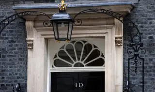 Най-висшият британски държавен служител се оттегля от поста