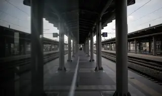 Смъртен инцидент в Пирея спря метрото и трамваите в Атина