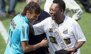 Новата книга на Пеле тежи 15 кг