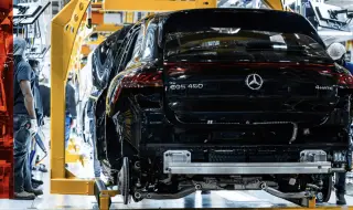 Mercedes мести производството на EQS SUV в Германия?
