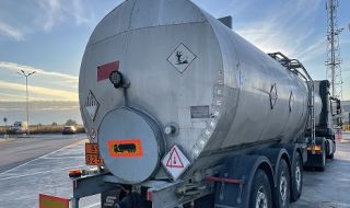 Внимание, шофьори! Цистерна е разляла олио по пътя Русе-Велико Търново