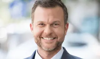 Ненчо Балабанов се контузи по време на репетиция, отложи премиера на спектакъл (ВИДЕО)